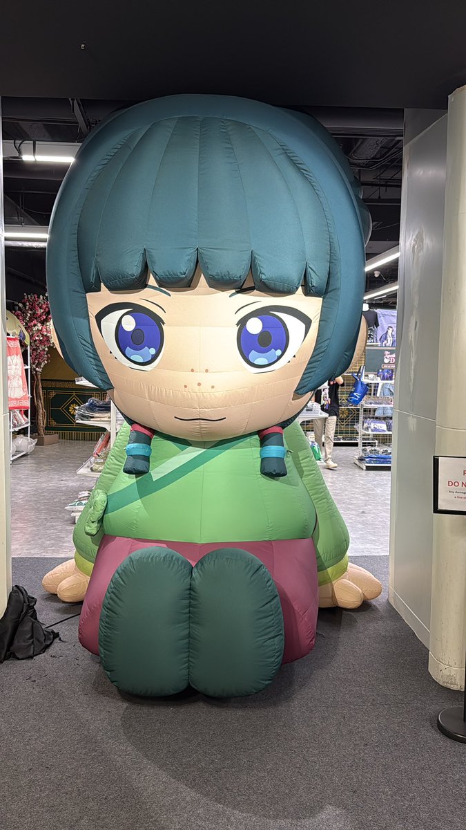 claris_jp's tweet photo. バンコクにでっかい猫猫がいた〜
#薬屋のひとりごと https://t.co/cLSphcTO7I