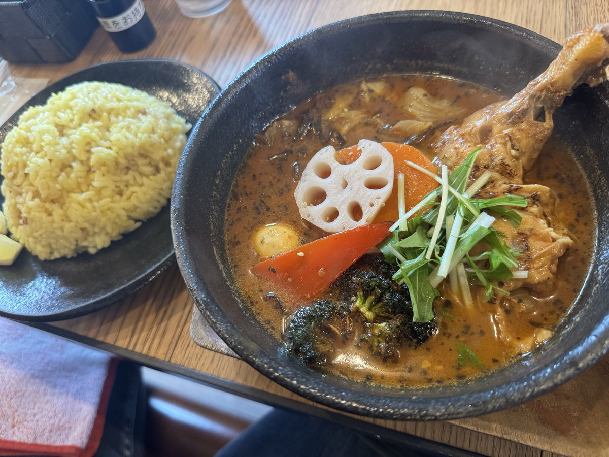 VMAbeX1200's tweet photo. すごくお腹が減っていたのでスープカレーとラーメンを梯子したランチ。 https://t.co/q3wa6h4WPK
