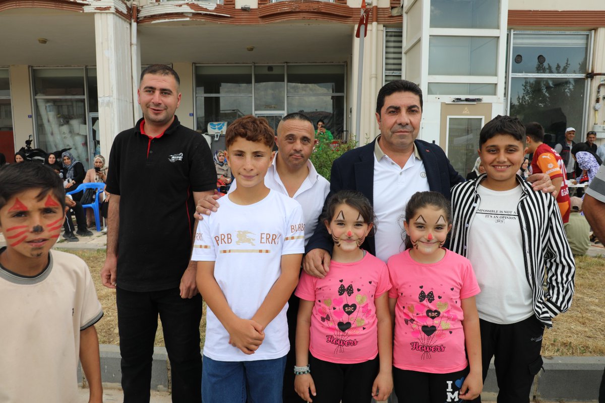 gurpinarbel's tweet photo. Festîvalê, ku Rêxistina Navçeya Partiya DEM û endamên meclîsa şaredariyê jî beşdar bûn, ji zarokên me re derfet da ku hem kêf bikin û hem jî beriya raporên xwendinê bîranînên xweşik biafirînin. https://t.co/5sLAyE8hRt