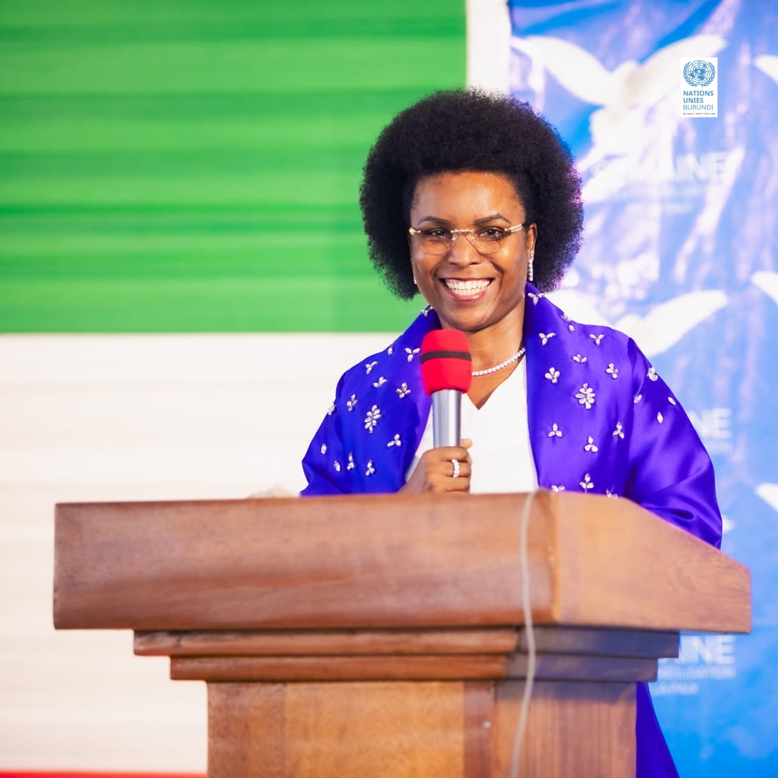 UN_Burundi's tweet photo. Dans son allocution de clôture, S.E. @Burundi1stLady  a rappelé l'importance du dialogue, de l'inclusion et de l'engagement collectif pour bâtir une paix durable. Ensemble, continuons à investir dans les femmes, les jeunes et les solutions qui rapprochent les communautés. https://t.co/iNfWXsoRuX