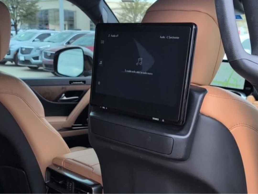 echidiimemotors's tweet photo. 𝕏 The Exquisite 2023 LEXUS LX600 (Imported/Foreign-Used).
Miles: 54km.
Acquisition Value: ₦204,999,999 Only.

A meticulously preserved masterpiece offering velutinous comfort, whisper-quiet performance, and enduring prestige. 

Secure ownership with just a 40% deposit and flexible 12-48 month financing.

Payments accepted via Naira, Dollar, USDT, or Bitcoin.

Curated by Echi74🪶