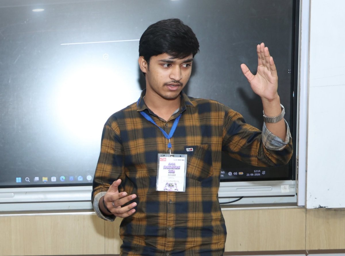 SahilVish01's tweet photo. 12 Hrs. 4 Devs. 1 Live App. 🛠️

Built TrustNode—a P2P skill platform from scratch with React &amp; Supabase at Global Buildathon '26.

Execution > Ideas. ⏳

Props to my team &amp; @Mew3India for an insane event! 🤝🏻

#BuildInPublic #ReactJS #WebDev https://t.co/b2sP0Ka7la