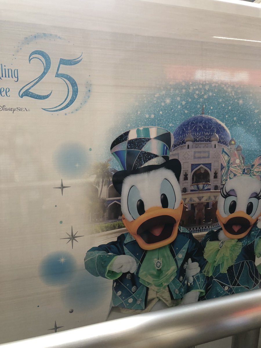 ruha3003's tweet photo. 今朝、ホームに上がったら
いたのは青い新幹線！
朝の時間は把握してなかったので、ディズニー新幹線で東京行けて嬉しかった🥰 https://t.co/1VGEOPeBhz