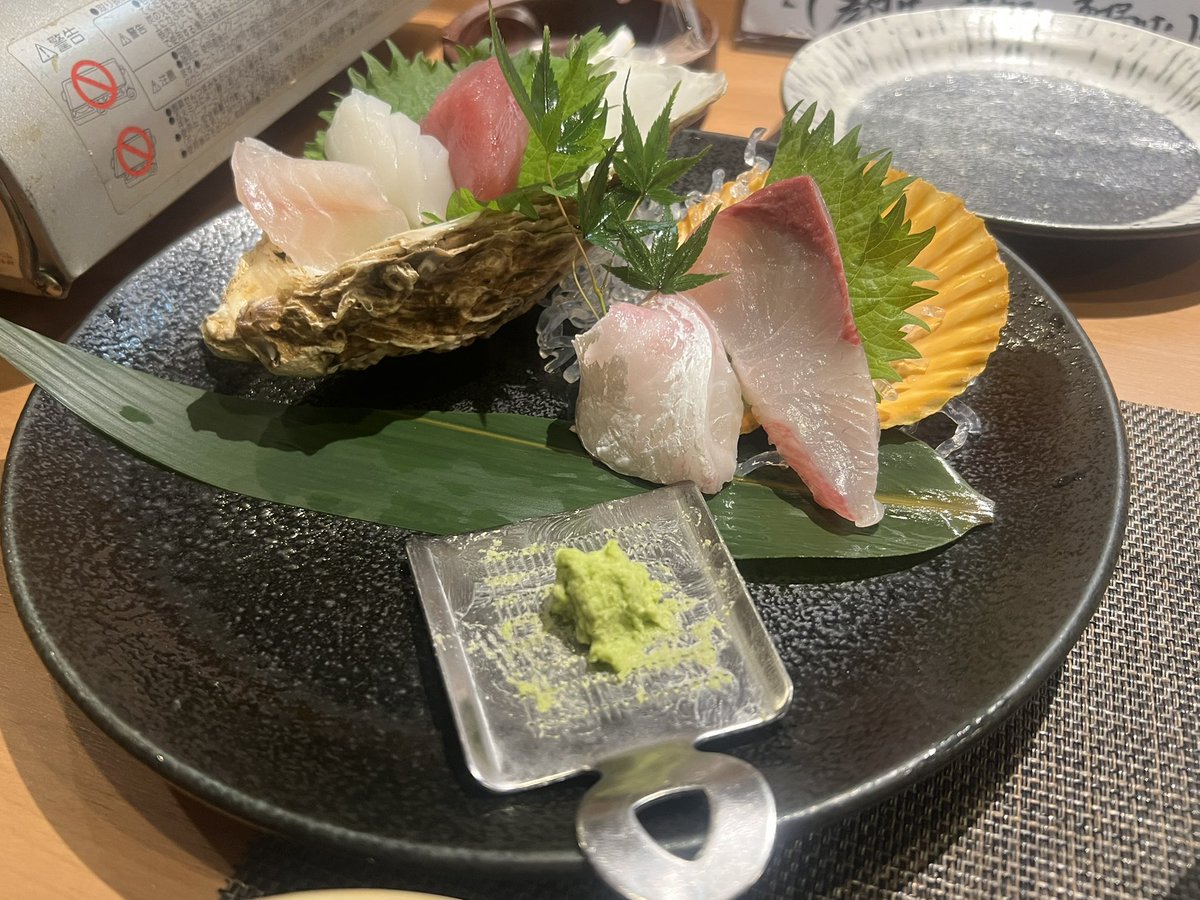 masu2705's tweet photo. #瀬戸内の魚貝と地酒 ひめいちえ
#鯛と鰤の出汁しゃぶしゃぶ
#たいとぶり
#松山市祇園町３−２１
#激戦
#並ぶ
#でらうまぁ
★★★★☆
安定の美味しさ♡
#魚男子
#魚好きと繋がりたい https://t.co/mM2fPaSwcE