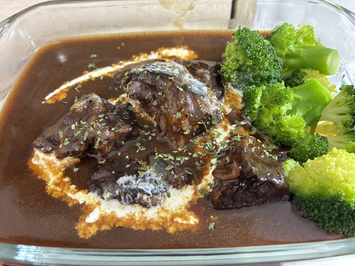 OR0105H14's tweet photo. ポケカ暴落？
関係ねーよ。

うまい飯食うのが一番だ！

大人しくビーフシチュー食っとけ！！

※ニンジン買い忘れました。
※また作りました。 https://t.co/D4WIcacHnN