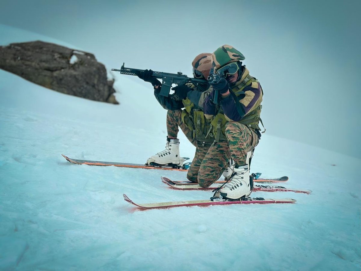 AuroraB_77's tweet photo. The cold weather and high altitude mountaineering boots primarily issued to the Indian Army are manufactured by Scarpa, an Italian company.

DRDO developed boots are also available, but they have not yet become standard issue across the Army. 🧵 https://t.co/HpuWgwIMkF