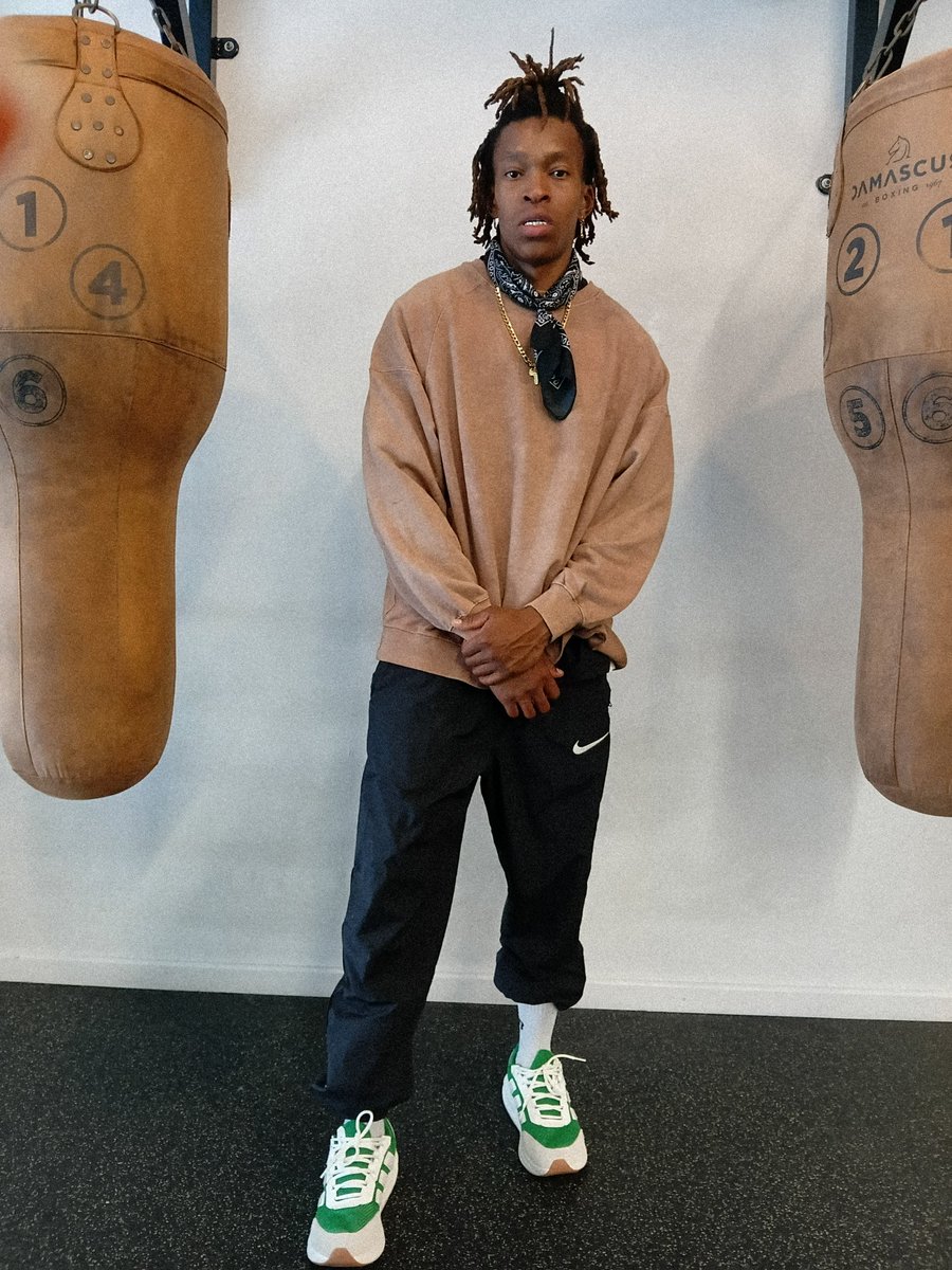 bhunganeeee's tweet photo. Yeezy taught me 🙂 https://t.co/C1qPChKcDm