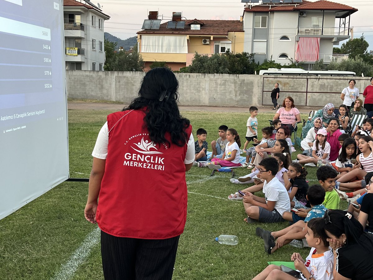 gsb_ortacagm's tweet photo. Gençlik Merkezimizde Açık hava sinemamız öncesinde düzenlediğimiz bilgi yarışmasıyla hem eğlendik hem de bilgimizi yarıştırdık. Ardından hep birlikte animasyon filmimizin tadını çıkardık.
Katılım sağlayan herkese teşekkür ediyor, bir sonraki etkinliğimizde görüşmeyi diliyoruz. 🌸 https://t.co/EhYR53gDAB