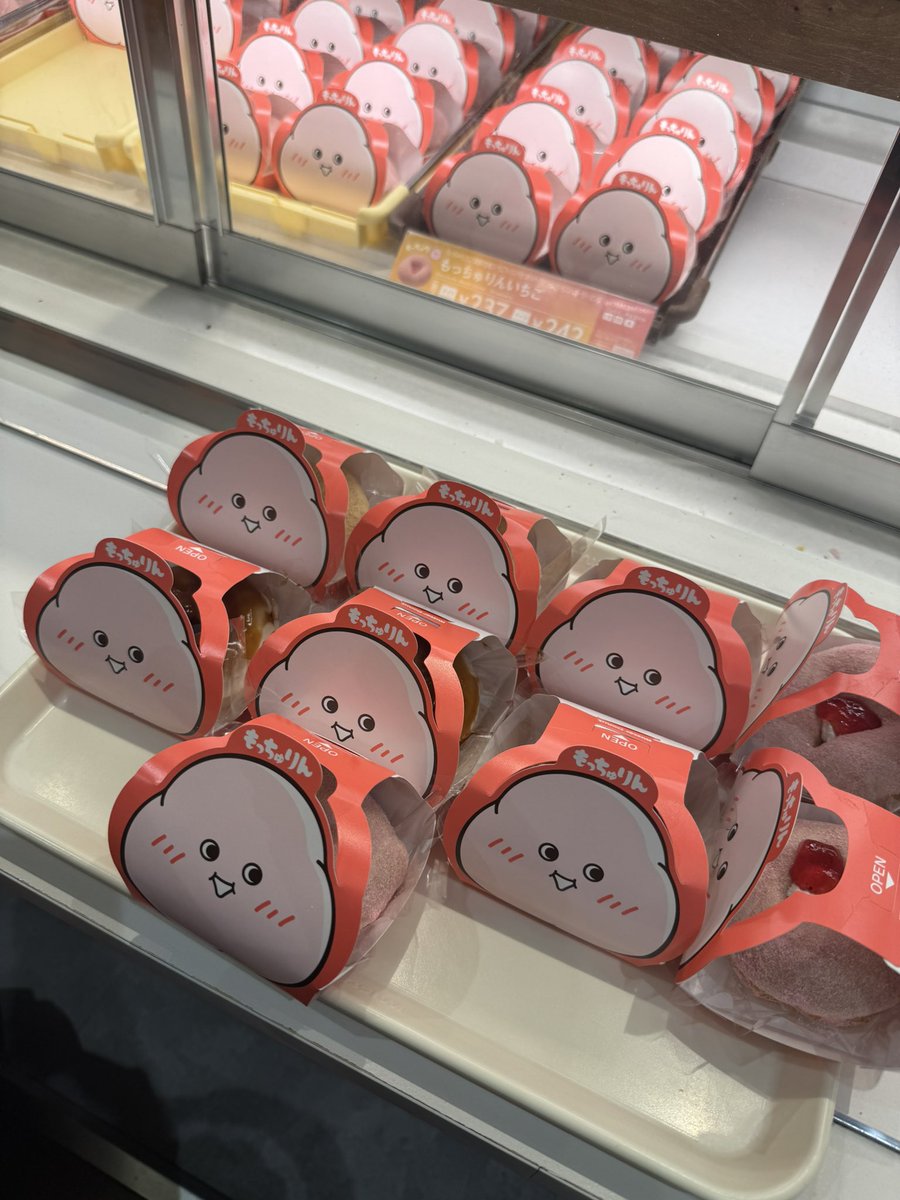 gdtop_bb's tweet photo. 来週から長期で海外に行ってしまう妹がどうしても食べたいというので
姉は並んだ
1時間並んだ

しっかり持って帰るぜ妹よ https://t.co/xQwf8edUrP