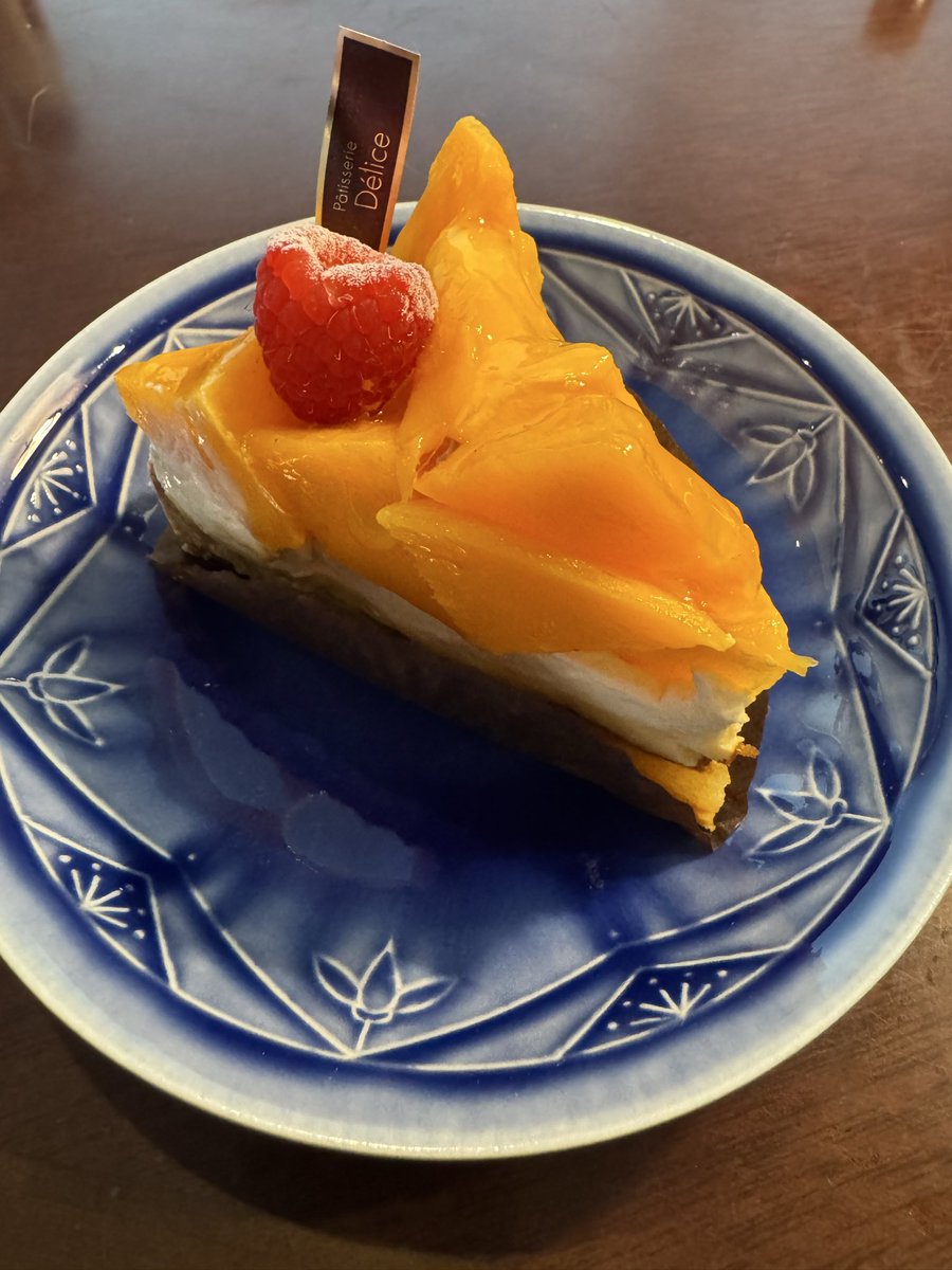 inobo's tweet photo. 新潟系のスーパーマーケットで神楽南蛮味噌が半額になってたので、えんどう豆🫛を茹でてビールのおつまみに😊いただきもののタルトも食べちゃいまして腹パンです♪ https://t.co/z8i2ptC6Pc