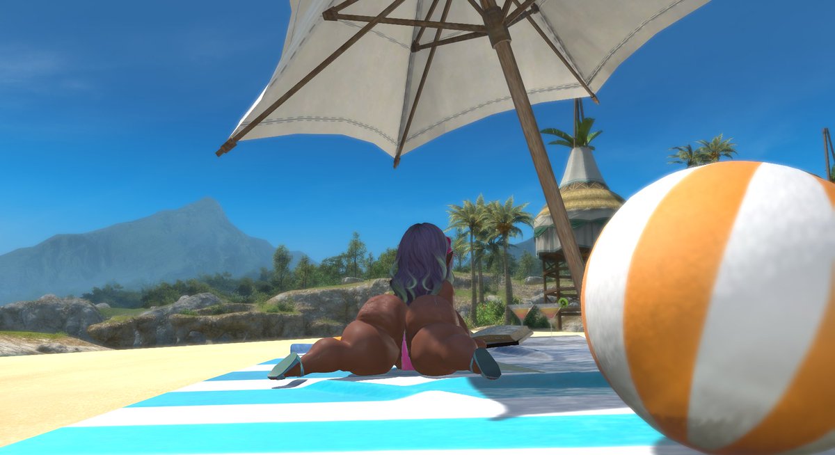 HealryDuff's tweet photo. Trying to beat the summer heat! Can you put some sunscreen on me? https://t.co/vBbn1FZlG8