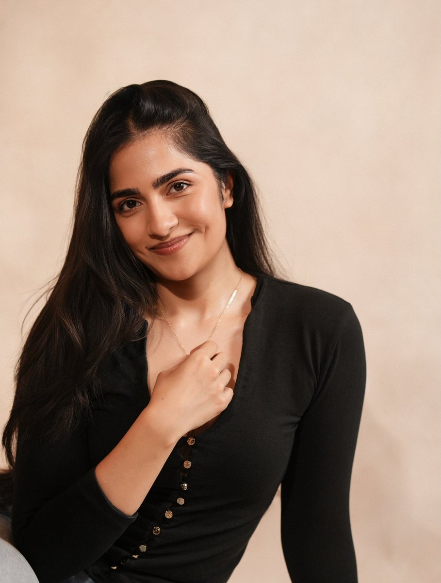 xshotZ_'s tweet photo. Rukmini Vasanth Black Look 
#rukminivasanth #fypシ゚viral #actress https://t.co/n523WWSaSE