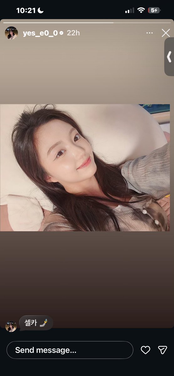 ye5ins's tweet photo. shes serving kwon nayeon here https://t.co/pI9AziGG9I