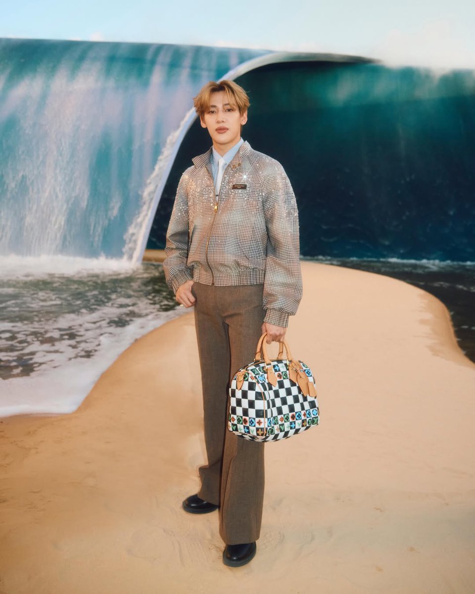 isme_mesi's tweet photo. @LouisVuitton_JP @Pharrell BamBam looks absolutely stunning at the Louis Vuitton Fashion show in Paris! His elegance and charisma are on another level!✨💫

#BamBamxLVMenSS27 #BamBam
#LVMenSS27 #LouisVuitton
@BamBam1A @LouisVuitton https://t.co/PVXNZM7SJX