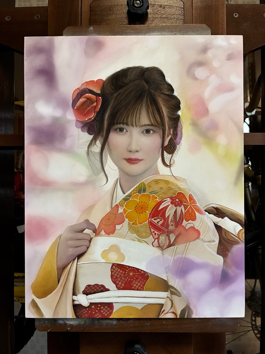 Mitsuru_T_ART's tweet photo. 今日はこの女性を描いています
暖色系の着物と寒色系の背景の対比が女性をより美しく魅せる…なんて思いなが描いています✍️

👘…着物女性の美を追求したい…
この女性は11月の個展用です
「未定」　F6号　#油彩
#絵画　#油絵　#かわうそ画廊 https://t.co/nsfvswLTrm
