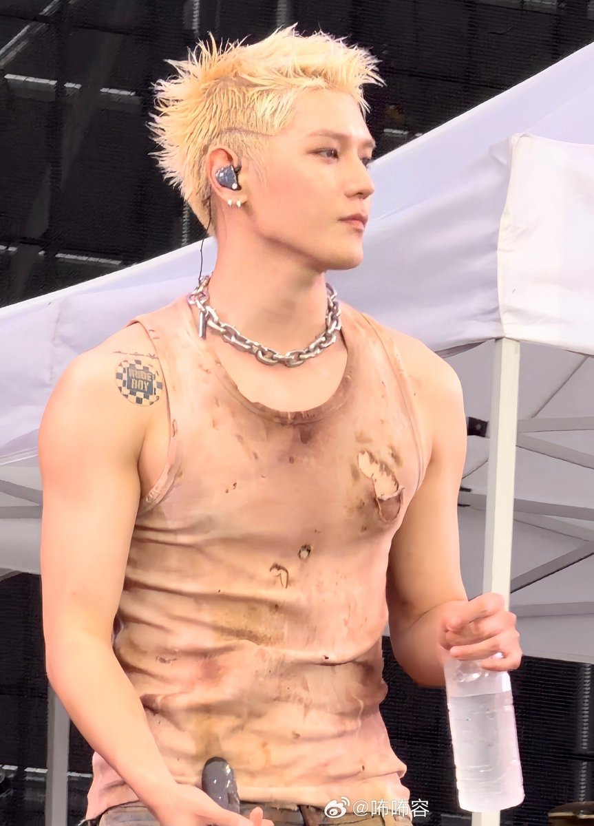 justariceball's tweet photo. หล่อไม่สนใจอะไรมาก แทยง ขนาดนี้ได้ไง!! https://t.co/r7DAb10urC