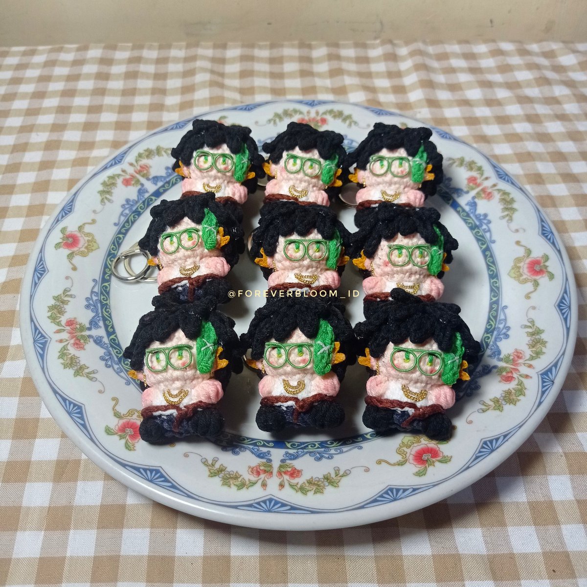 chiciroku2's tweet photo. kue kuee~
kuenya kaka ada rasa pisang coklat, blueberry, ubu ungi, red velvet dan pandan~
nih aku taroh di atas piring semua biar ga sadew doang🫵
iya nanti malem iya, siapa cepat dia dapat😭🙏🏻 https://t.co/AHUbBjU2J2