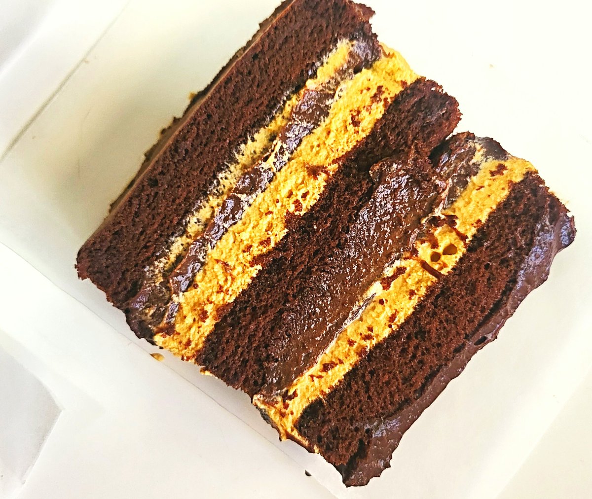 moonscafe75's tweet photo. london chocolate cakeeeeeeee พร้อมแล้วววว https://t.co/GsTwl952lO