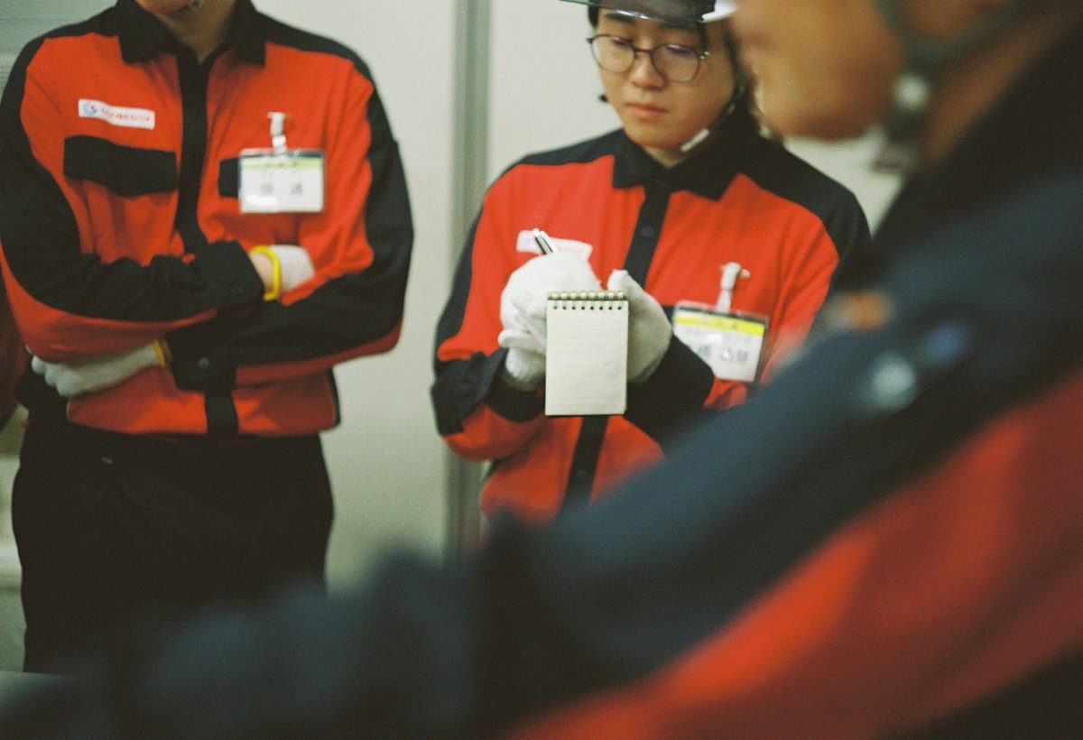 globeship_pr's tweet photo. 【研修風景】
柏にあるグローブシップ研修センターで4月に行われた、新卒社員研修の様子をお届けいたします📸
 
新卒社員の皆さんは積極的に学ぶ姿勢をもって研修に取り組み、活気あふれる時間を過ごしていました🌱
#新卒 #人材育成 #フィルムカメラ #ビルメンテナンス #ビルメン #グローブシップ #柏 https://t.co/RmxrQq6fzW