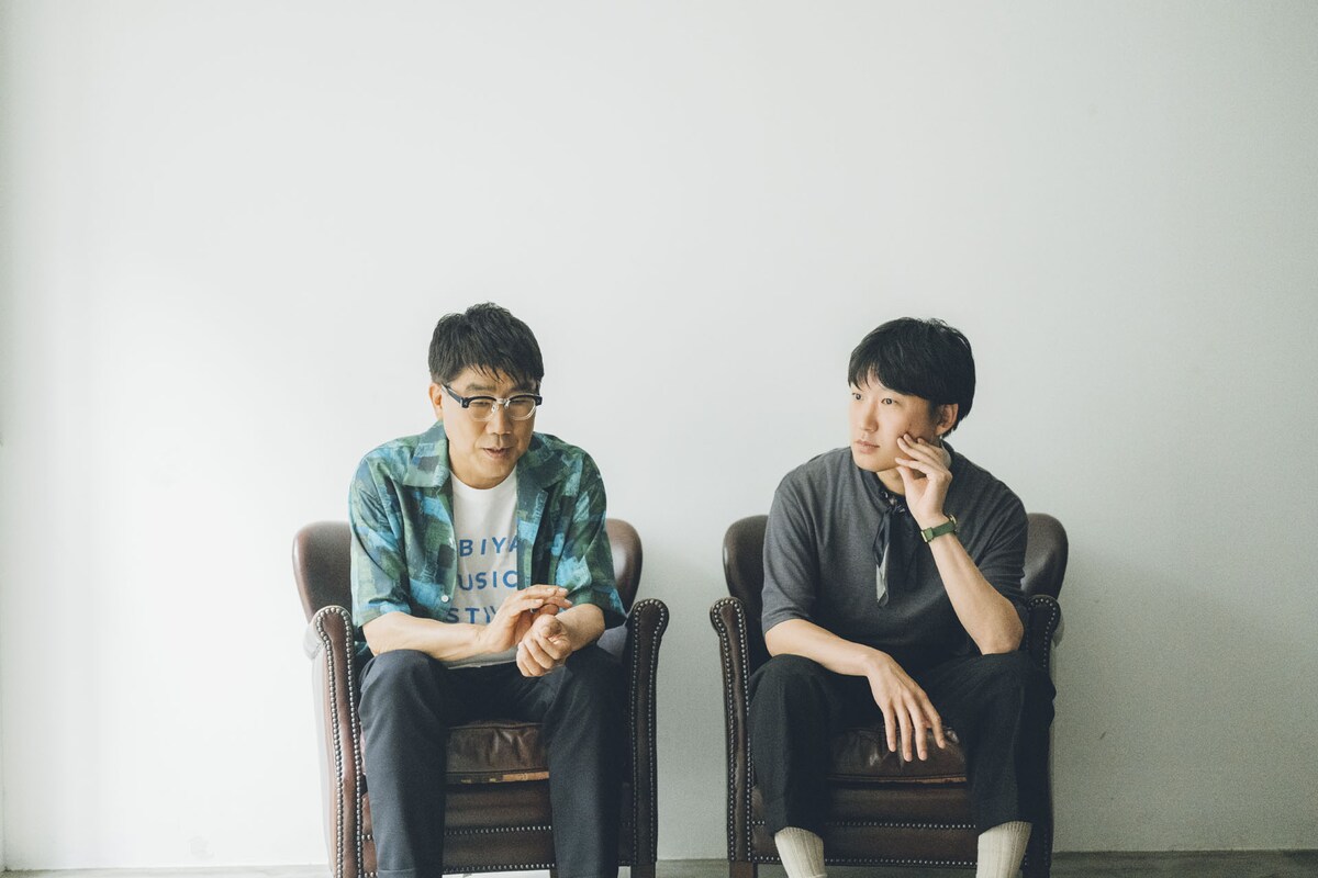 natalie_mu's tweet photo. 亀田誠治と蓮沼執太が語る
「ミュージシャンはなぜ
オーケストラ編成でライブがしたくなるのか」
https://t.co/pVmocssE8l

・フィルの語源は「愛する（philos）」
・確立されたマナーとそれを崩す面白さ
・自分の全細胞が喜ぶ生音の響き https://t.co/Kwy99n5Uwg
