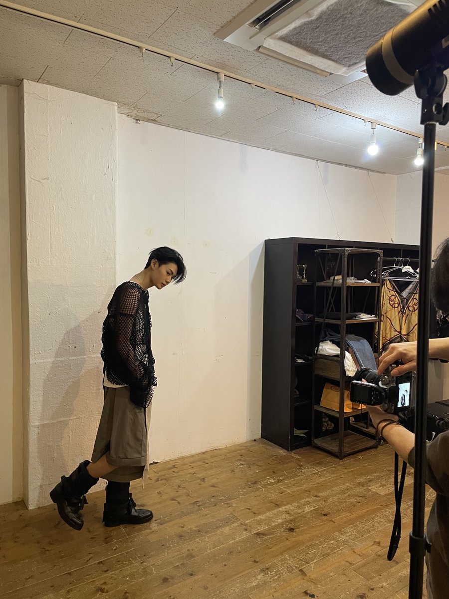 boysfile_jp's tweet photo. 【フォロー＆RP企画】
『BOYS FILE Vol.24 MONOTONE』
🤍🖤🤍🖤本日発売🖤🤍🖤🤍

本日のチェキプレゼントは🎁
今号の表紙を飾っていただきました✨
#鈴陽向（#WILDBLUE）さんです！

どなたでもOK！応募方法は、
⑴@boysfile_jp と
⑵ @wildblue_ykme をフォロー
⑶このポストをRPしたら応募完了！💌
※発送は9月末以降

■応募期間:2026年8月16日23:59迄■

#BOYSFILE を付けて感想をコメントしてくれたら当選率が上がるかも...?🤭