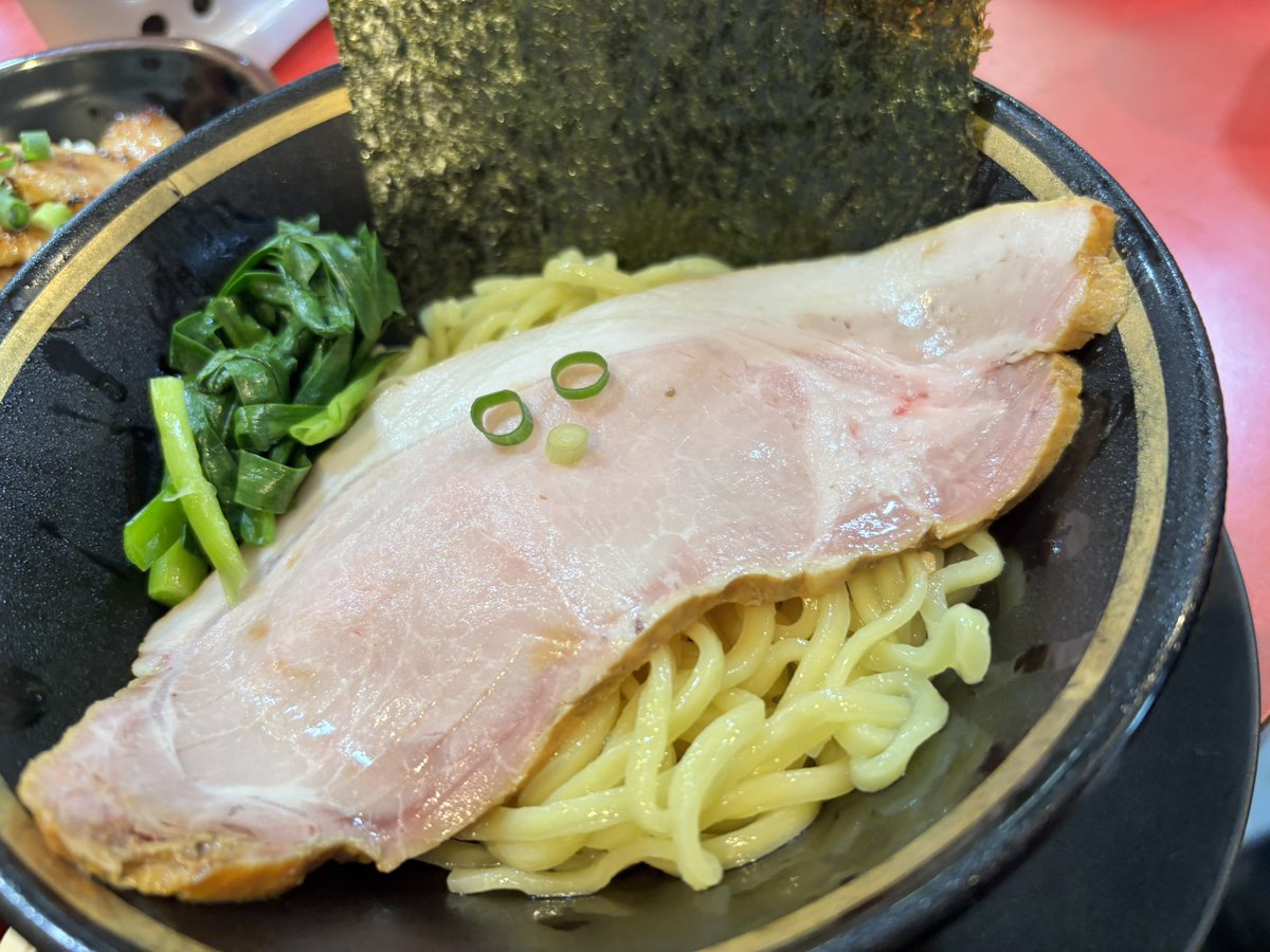 teruteruafu's tweet photo. お疲れ様です🙋
🐯✨とらきち家光 2周年✨🐯
偶然なつ犬さん夫婦と同麺🍜
夜の部🩷味噌つけ麺
➕西京漬豚バラ丼➕大判ロース
光のみなさんご馳走様でした😍
昼も夜も沢山の🐯リアン居たよ🤣
みなさんお足元の悪い中
お疲れ様でした🙇🙇🙇 https://t.co/JthujdkCtR