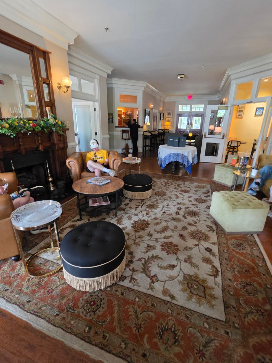 realadvicegal's tweet photo. The Henry Clay Inn in Ashland, Virginia! @tbexevents #TBEX #visitashlandva #ashlandva #centeroftheuniverse #TBEXRichmondVa #PreBEX #ad https://t.co/kUlSd8YbRD
