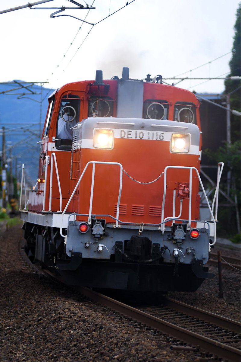 Shirasagi_681's tweet photo. 2026.6.26
単9320レ DE10-1116 [富]
敦賀常駐機交検返却回送
こんなことってあるんですね。
前照灯を付けながら後退して行く姿が面白かったです笑。 https://t.co/I0op8jQqpZ