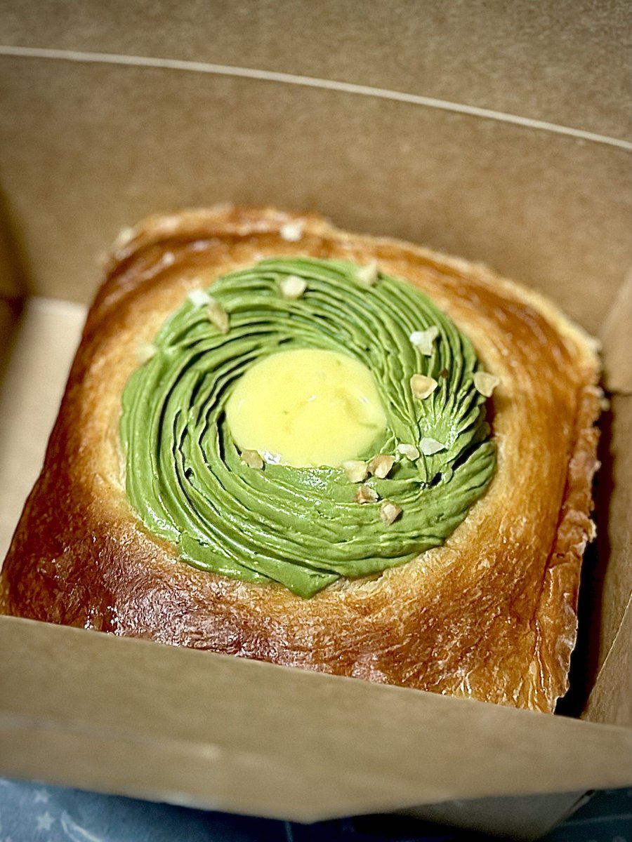 PhoebeWiUZW99O's tweet photo. Just had the most buttery matcha croissant at that new downtown patisserie—flaky, fragrant, and absolutely worth the 10-minute wait! ， https://t.co/gPMPoacMRq