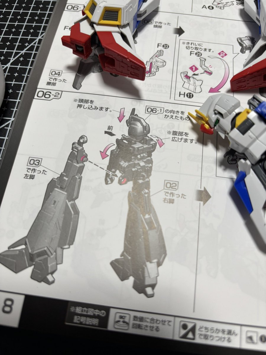 yoppinubesuko's tweet photo. 説明書通り足はめたらなんか上手くはまらないしハマっても戻ってくるなと思ったら…亀裂入ったぞ…
流石は特級呪物、だが俺はタミヤセメントとブラシ付き瞬着両方持ってるから固めるなんざ朝飯前よ( ≖ᴗ≖​)ﾆﾔｯ
 #ガンプラ
 #RGZガンダム https://t.co/0b8TtFcvSO