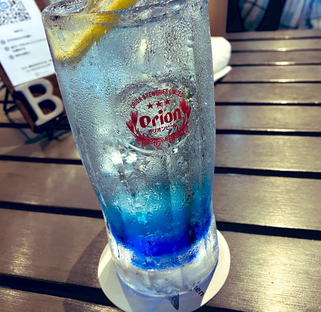 daydream_enil's tweet photo. 沖縄行くならラーメン少ないからダントツでソーキそばやアメリカンフードを食した方が幸せになれる。
恩納村にあるブルーエントランス キッチンのタコスはソフトな生地に食感重視の具材が沢山入っていてハチャメチャに美味かったね。
旅行で恩納村の方に行く機会がある方はぜひ行って欲しい。 https://t.co/MEEYTG2w4O