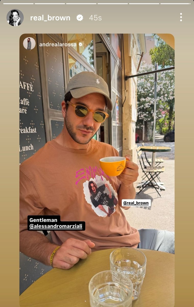 Antonel53647565's tweet photo. La voglio anche io quella maglia 🤩🤩 @MarroneEmma

#emma https://t.co/zqJyVaquQG