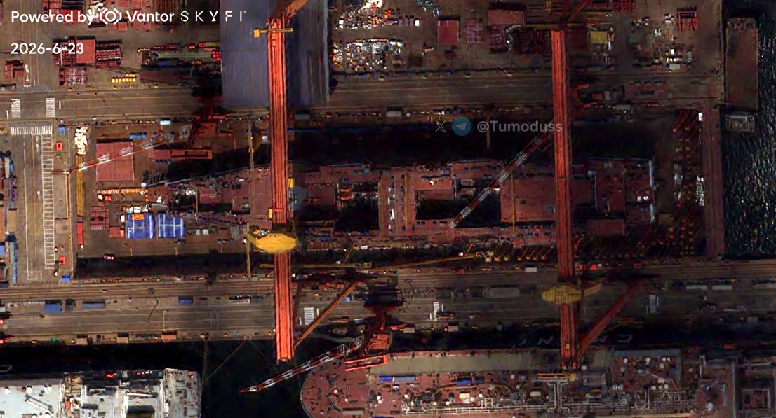 Tumoduss's tweet photo. Satellite images from June 23 show that there has been some progress on the bow of the Type 004 aircraft carrier. https://t.co/PDv4V3KbiQ
