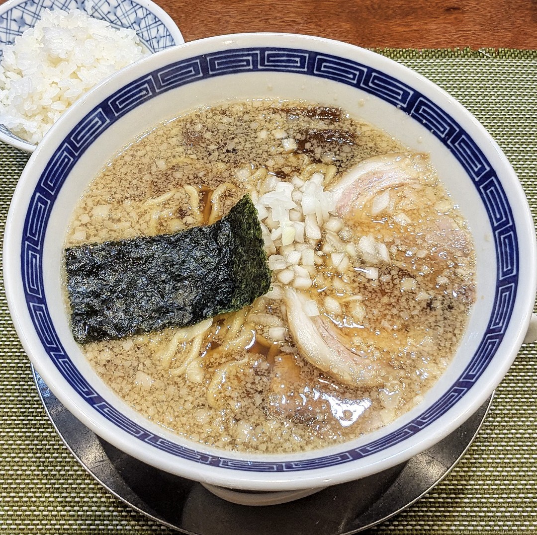 kkenichi's tweet photo. 【限定】背脂煮干しとサービス小ライス
#らーめん梶原 https://t.co/25jBDExsFc