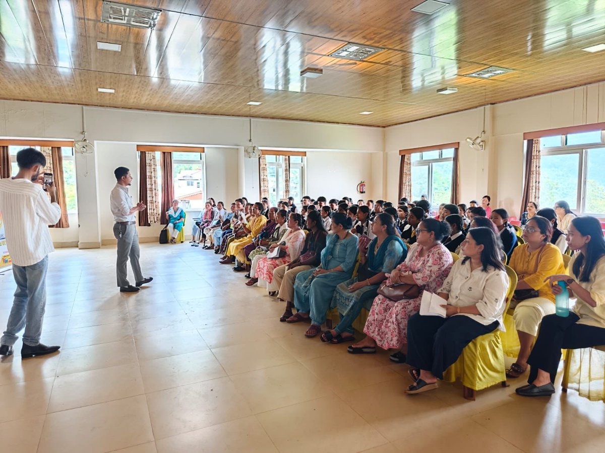 NTEPSikkim's tweet photo. Ayushman Arogya Shivir and HIV/AIDS Awareness Programme was successfully conducted in collaboration with SRLM at Rurban Hall, ADC Office, Pakyong. TB screening, AI enabled X-rays, Nikshay registration and IEC strengthened early detection and awareness. #TBMuktBharat  #EndTB https://t.co/MqLdJdU5mK