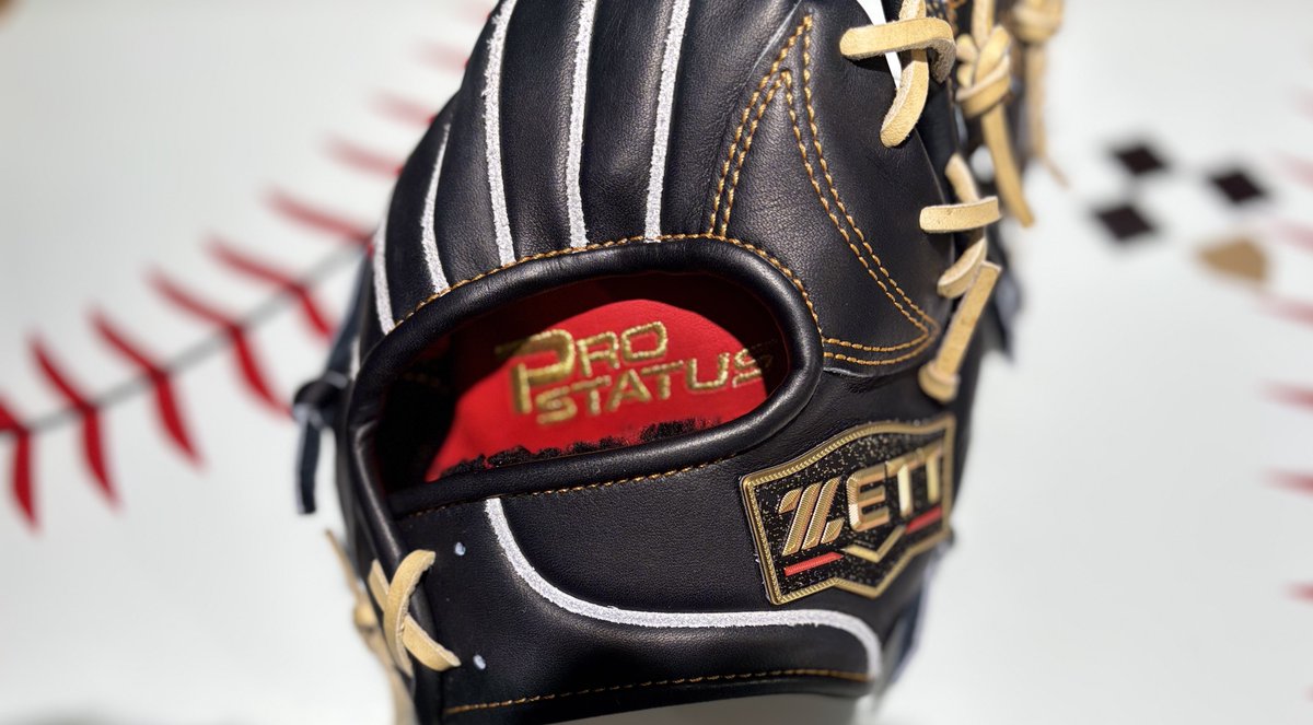 _baseballselect's tweet photo. 店頭にゼット硬式今宮モデルのスワロースポーツ限定グラブが入荷しました！

☆限定1個の特別品☆

約6～7カ月待ちのオーダーグラブがすぐ手に入る！

本人使用をイメージした小指2本型付けを施しています！

本体価格：￥56,700+税
※別途型付け代￥3,000+税頂戴しております。 https://t.co/IEk6Ucn4DF