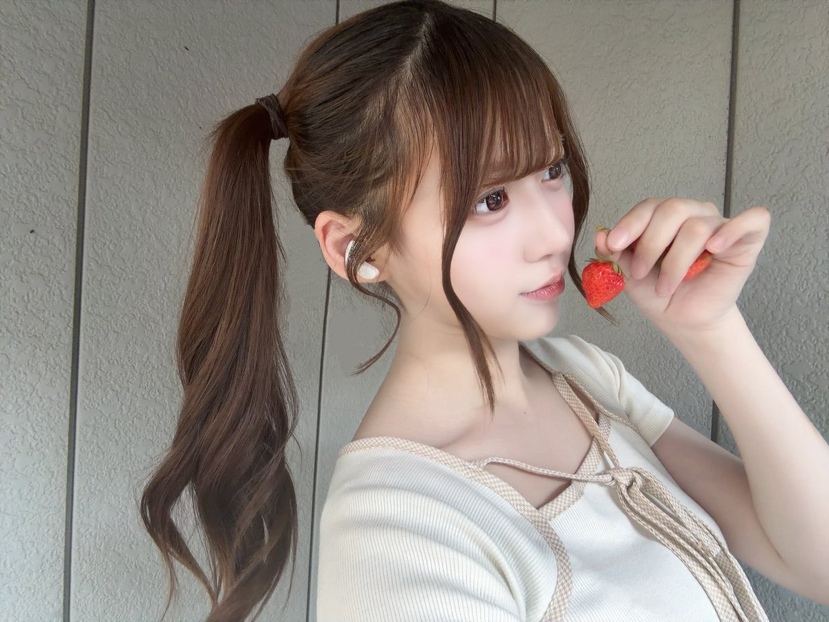 uq5blb07's tweet photo. 実家で栽培してるいちごちゃん🏠♡
アイドル準備中です👧🏻⟡.·
未来の推し、先取りしませんか？🎀

 #アイドル準備中  #アイドル https://t.co/cu26wUDnV9