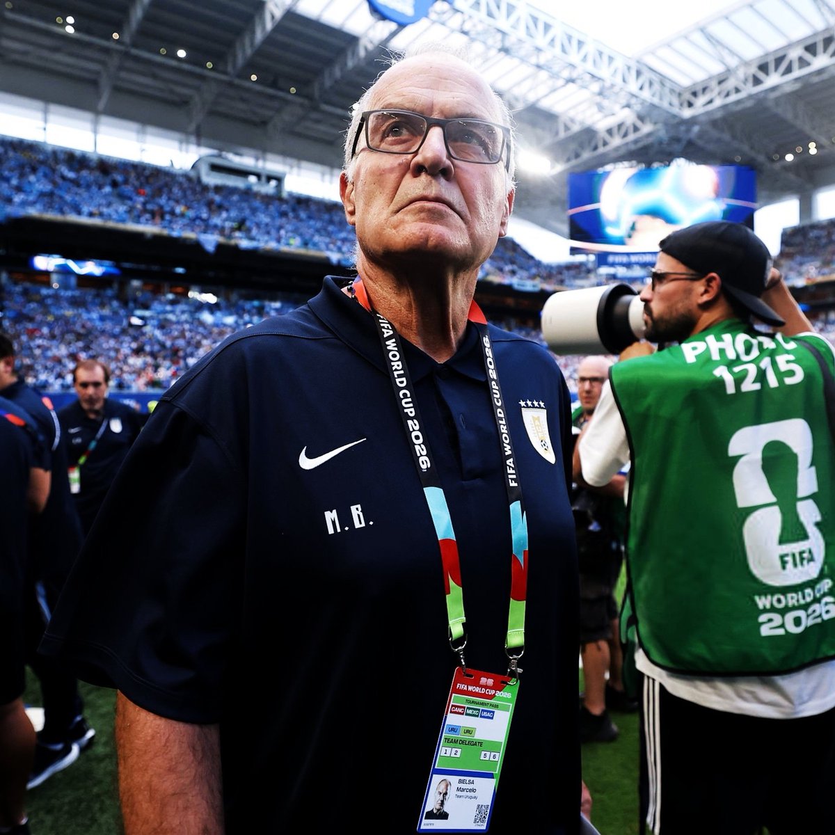 theMadridZone's tweet photo. 🚨 BREAKING: There is SERIOUS TENSION inside Uruguay's NT camp.

Fede Valverde and several teammates spoke to Marcelo Bielsa and COMPLAINED about the team's training methods and tactics.

The players believe the training sessions are TOO INTENSE and have led to INJURED. They also argued Uruguay should play with a LOW BLOCK against Spain and rely on COUNTER ATTACKS.

Bielsa then gathered the entire squad and spoke for 48 MINUTES while LOOKING AT THE FLOOR, accusing some players of TRYING TO GET HIM SACKED TWICE.

He also said he MADE the careers of certain players and INSISTED Uruguay should play Spain MAN-TO-MAN. 

Bielsa ended the meeting by saying he called up injured players to the World Cup because they were LOYAL TO HIM. @ElEspectadorUy
