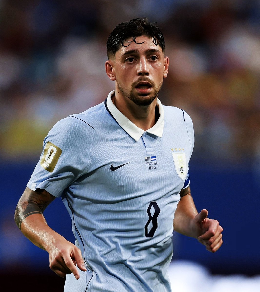 theMadridZone's tweet photo. 🚨 BREAKING: There is SERIOUS TENSION inside Uruguay's NT camp.

Fede Valverde and several teammates spoke to Marcelo Bielsa and COMPLAINED about the team's training methods and tactics.

The players believe the training sessions are TOO INTENSE and have led to INJURED. They also argued Uruguay should play with a LOW BLOCK against Spain and rely on COUNTER ATTACKS.

Bielsa then gathered the entire squad and spoke for 48 MINUTES while LOOKING AT THE FLOOR, accusing some players of TRYING TO GET HIM SACKED TWICE.

He also said he MADE the careers of certain players and INSISTED Uruguay should play Spain MAN-TO-MAN. 

Bielsa ended the meeting by saying he called up injured players to the World Cup because they were LOYAL TO HIM. @ElEspectadorUy