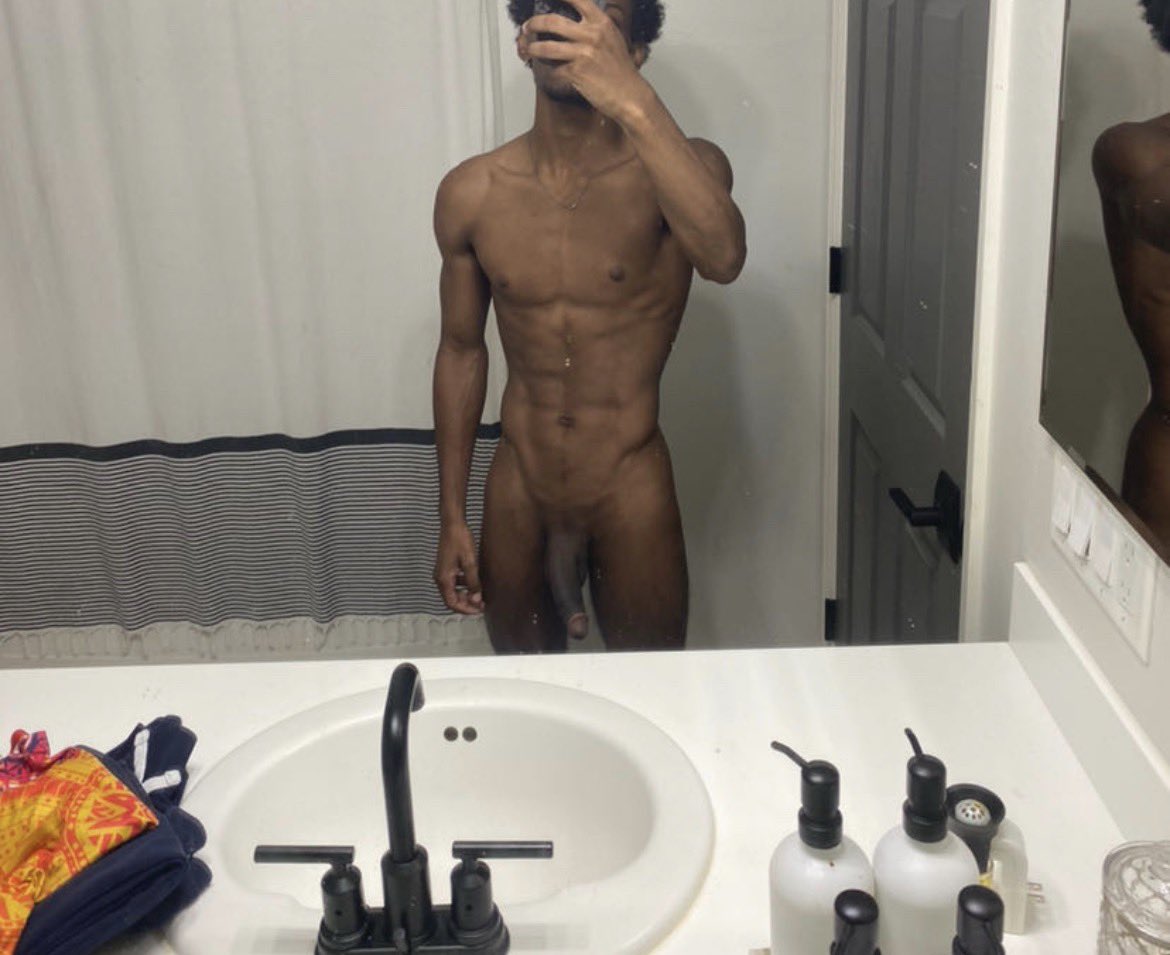 Quannxtdooe's tweet photo. U like my physique😏

#bbclover #SNOWBUNNY #BLACKED #pawg #bigdick #nsfw #contentseller #bbc #freak #BNWO https://t.co/OxMsp9L0jB