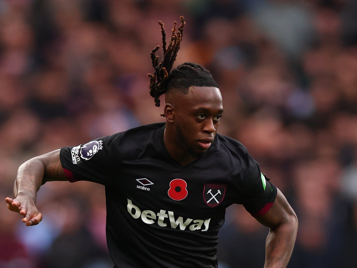 FootballTkover's tweet photo. Fulham may target recently relegated full back Wan-Bissaka. For more potential Ins &amp; Outs, check out our latest PL Transfer Show! 

Time Stamp: 31.30 - 32.40 ⬇️

https://t.co/5iJTW0EQba

#fulham #transfers #premierleague #football https://t.co/0VlLEVHLi7