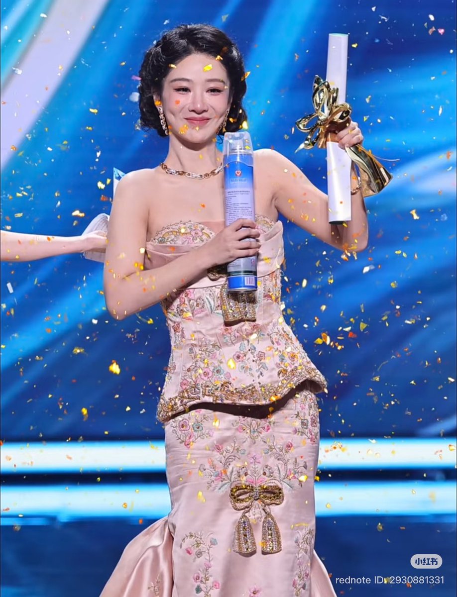xiao_melodia's tweet photo. 90s TOP 🌸 #YangZiBestActress

An undeniably deserving “Best Actress” award. Congrats #YangZi, your hardwork paid off! 💜

#YangZi_MagnoliaAwards https://t.co/seuuD5chED