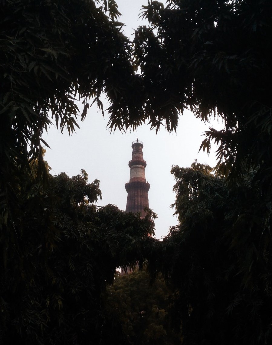 rajmaluvr's tweet photo. this was taken with my shitty phone camera, but anyways here's qutb minar circa 2018 https://t.co/CIuOG0VE29