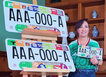 farotlax's tweet photo. #Tlaxcala || Automovilistas que adquieran placas “conmemorativas” del Mundial de Fútbol podrán quedarse con una y devolver otra || Obtenerlas les cuesta entre $1,200 y $1,877 || La SMyT sigue sin transparentar el contrato por casi 25 mil juegos de láminas
https://t.co/juO1WPJDMJ https://t.co/2V0HNa7etO