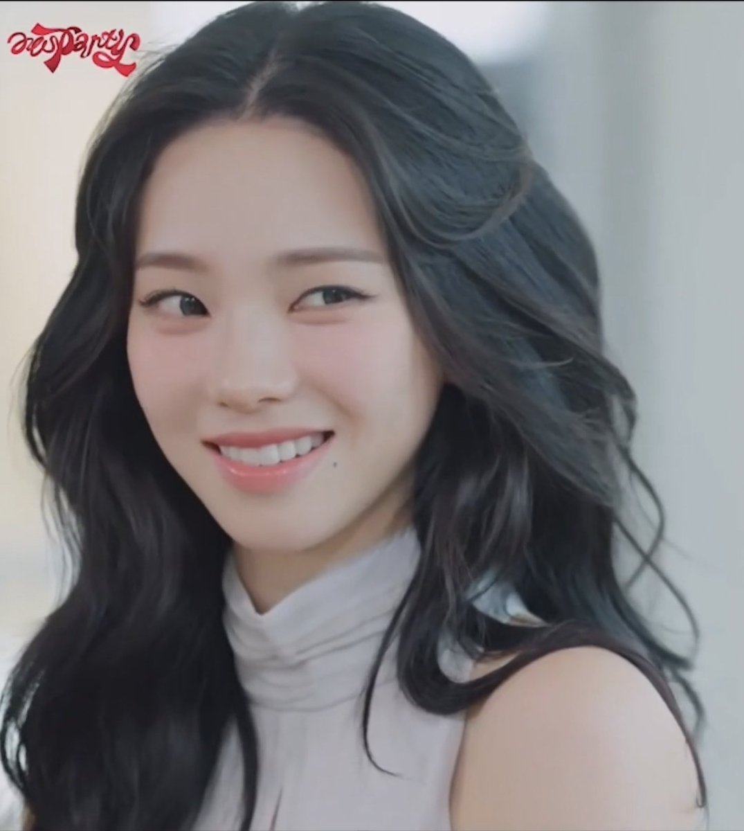 aespaMYGALLERY's tweet photo. KARINA AND HER WINK 😉
#KARINA #카리나 #aespa #에스파 https://t.co/wMn42dRjB3