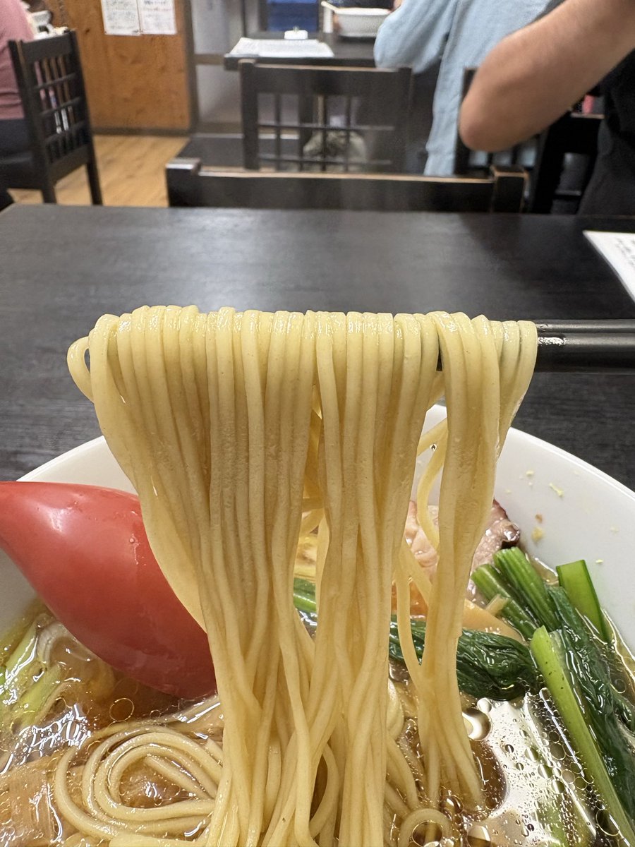spada107's tweet photo. 栃木中華そば神志にて、じゃがポタカレーまぜそばと淡麗生姜らーめん(醤油)いただきました。ジャガイモのサラサラが溶け込んでるマイルドなカレーめちゃ美味しい。擦ったばかりの生姜が効いた醤油がめちゃ美味しい。晋さんご馳走様でした。今期206.207杯。 https://t.co/T8D2qbXZbN