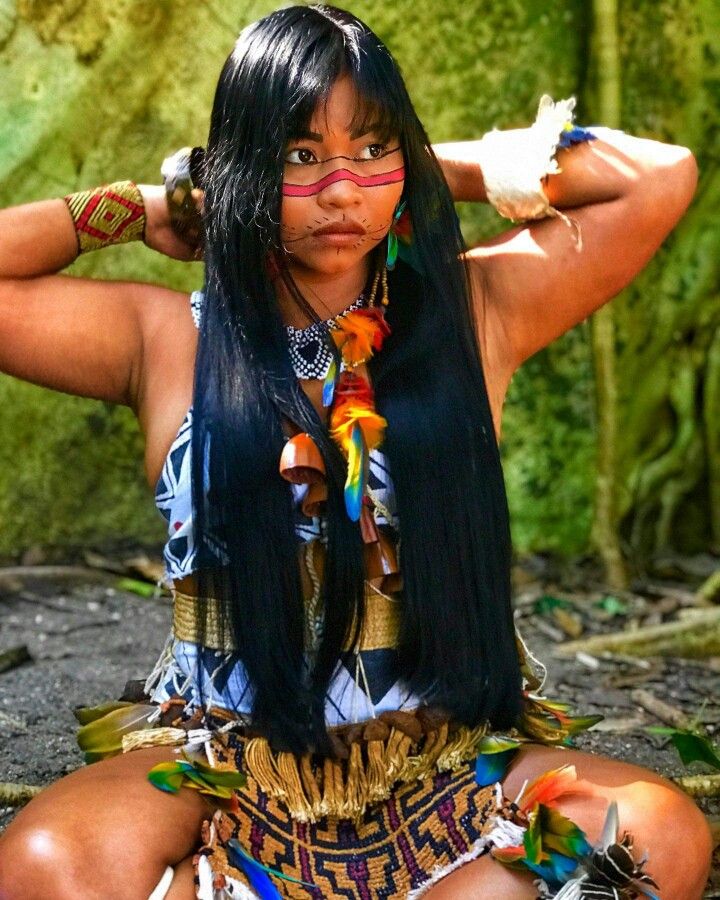 Agatha_gata0707's tweet photo. @tatatatarila o erro de vocês é achar que negamos nossas origens como os coreanos. os povos originários carregam uma beleza apaixonante, e ao contrário de vocês racistas não ficamos ofendidos ao dizerem que esse é nosso tom original. é agraciado, belo e natural, enquanto voces, artificiais. https://t.co/Nf6LagLruP