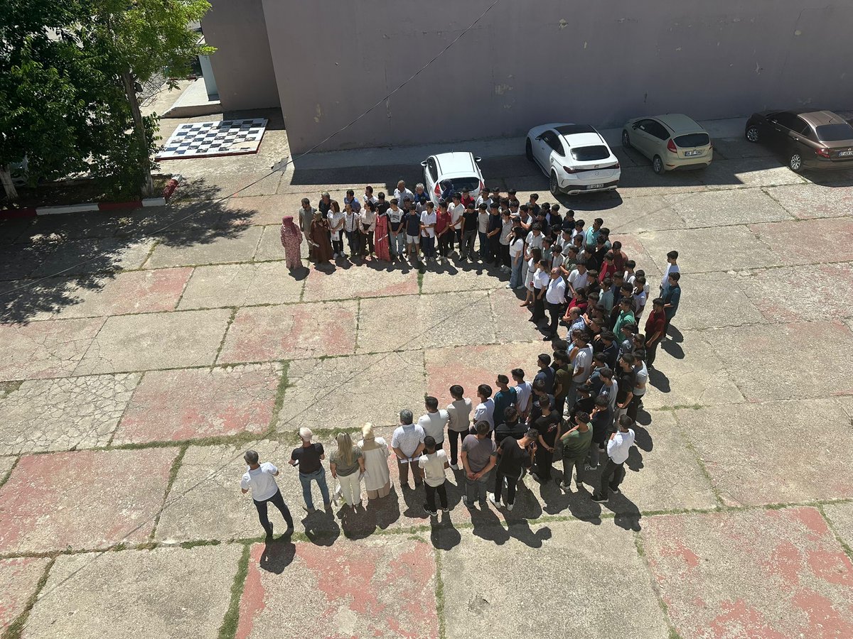 GulnarMTAL's tweet photo. Gülnar Mesleki ve Teknik Anadolu Lisesi olarak 2025-2026 sene sonunda öğrencilerimizin karne heyecanına ortak olduk. 

@GulnarKaymakam

@Muhammed0744

@FatihBurgut

@h_kadim33

@GulnarMEM

@RamazanKOZ16 https://t.co/liO7Y1EFYD