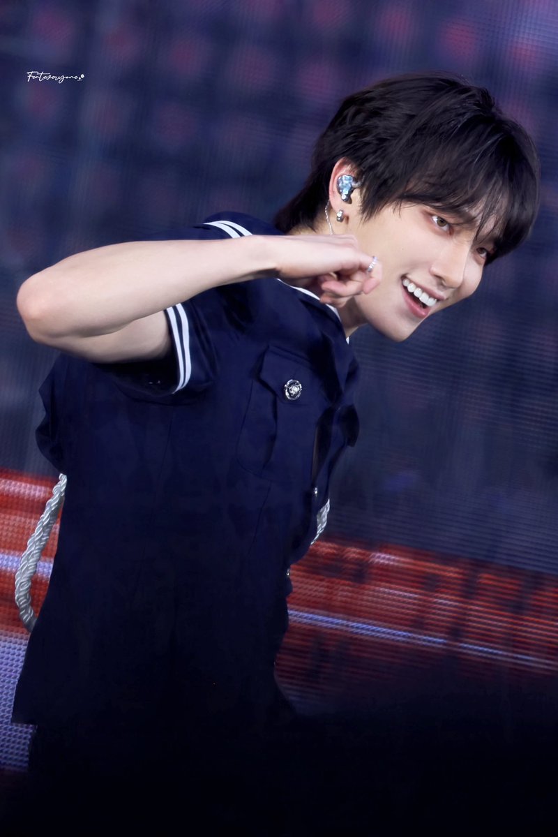 Feat_990211's tweet photo. 260621 Caratland Day 2

#디노 #이찬 #ディノ #DINO
#세븐틴 #SEVENTEEN https://t.co/AH1xbcJuUz