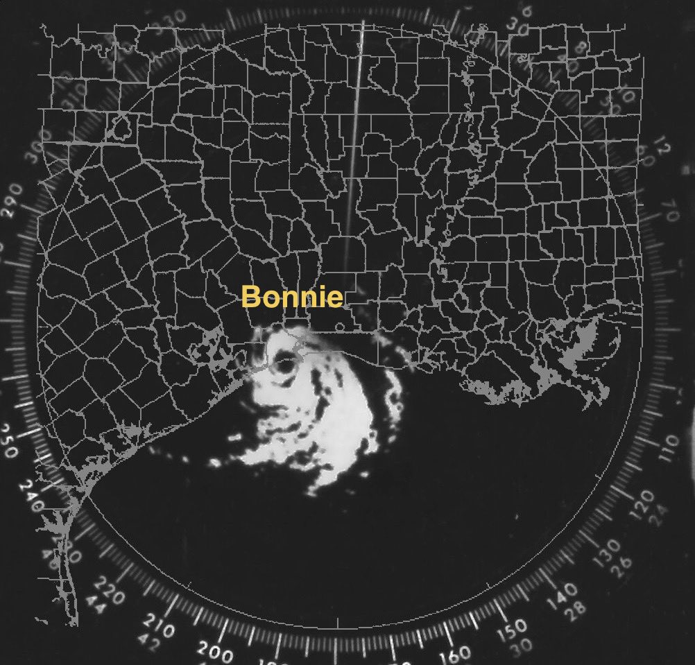 TexasTropics's tweet photo. 40th anniversary of Hurricane #Bonnie, the last hurricane to make TX landfall in June and the only hurricane to strike Texas in an El Niño year (since 1950). #OTD #WxHistory #TXwx https://t.co/NtFHS38MKI